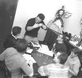 Grupo de amigos joga RPG [Role Playing