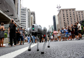 Cão robô da GCM na Av. Paulista