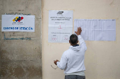 Abren los centros de voto en Venezuela para las elecciones regionales y legislativas