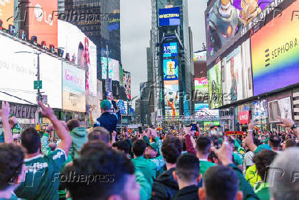 Torcedores do Palmeiras se reunem na Times Square em Nova York