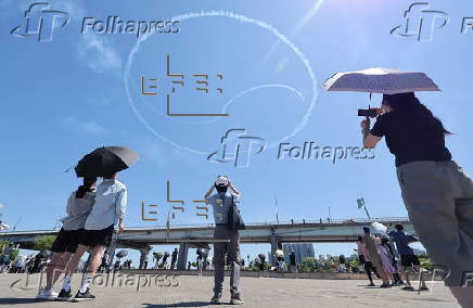 Black Eagles perform airshow in Seoul