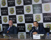Coletiva de imprensa com delegado Demacro sobre caso Vitória