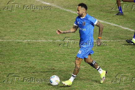Neymar participa de jogo festivo organizado pela Loovi