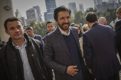 Ricardo Nunes chega a debate ao lado de seu candidato a vice, coronel Mello Araújo (PL)