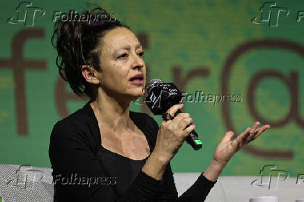 Autora chilena Lina Meruane durante a mesa 'Membranas eNervos'