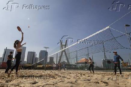 Folhapress - Fotos - Beach Tennis em São Paulo