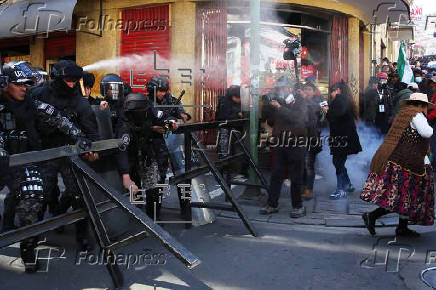 Seguidores de Evo Morales chocan con la Policía en su tercer día de protestas en Bolivia