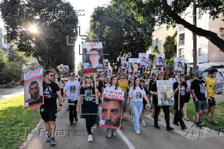 March calling for release of remaining hostages, in Tel Aviv