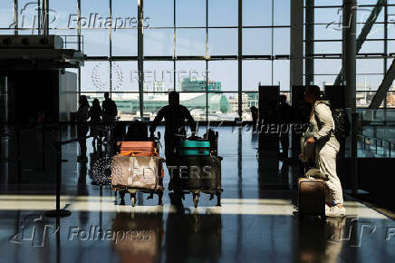 Air Canada and union at odds on Friday despite govt pleas for a deal ahead of Saturday strike