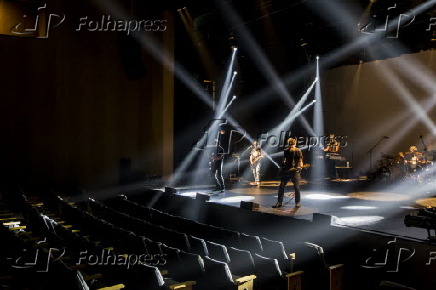 Folhapress - Fotos - Titãs inaugura Teatro Opus no Shopping Villa Lobos em  São Paulo