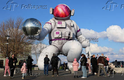 Cosmonaut-shaped inflatable installed in Crimea ahead of Cosmonautics Day celebrations
