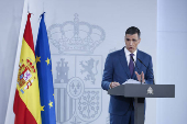 Sánchez afirma que España está superando 