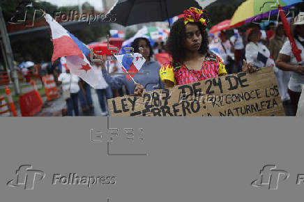 Mujeres panameñas marchan por derechos humanos y justicia social