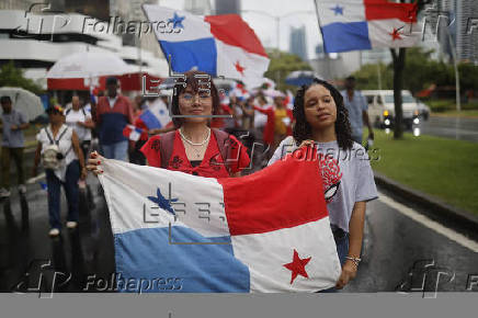 Mujeres panameñas marchan por derechos humanos y justicia social