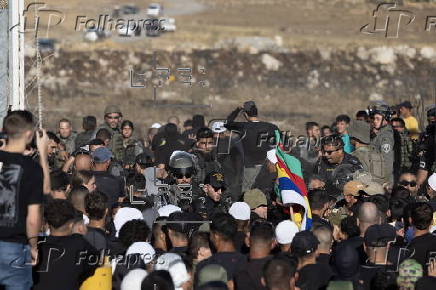 Druze poeple in Golan Heights gather near Syria border
