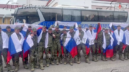Russian POWs board buses in Belarus after release from Ukraine