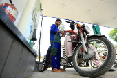 Petrol prices rise in Pakistan