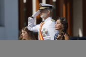 Los reyes y la infanta Sofía asisten a la entrega de reales despachos a los nuevos oficiales en la Academia Naval de Marín