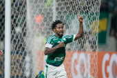 Zé Roberto comemora gol na partida entre Palmeiras e Figueirense