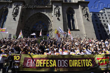 Manifestantes realizam protesto contra a Reforma Trabalhista, em São Paulo