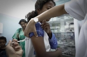 Vacinação contra dengue na UBS Jardim Fortuna, em Itaquaquecetuba