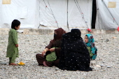 Refugees deported from Pakistan arrive in Afghanistan