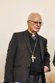 Coletiva de imprensa com o cardeal de são paulo dom odilo scherer referente ao falecimento do papa francisco na catedral da sé em são paulo