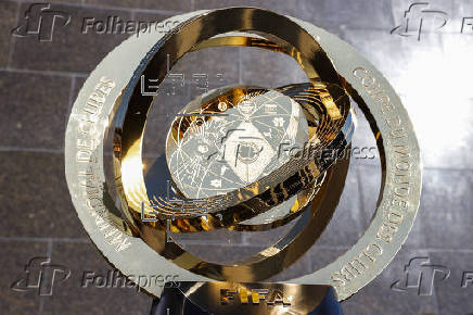 Trofeo de la Copa Mundial de Clubes de la FIFA en el Monumento al Cristo Redentor