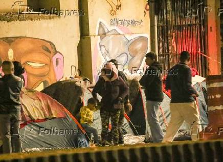 Moradores do Complexo 9 de Julho (SP).