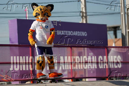 Skateboarding street masculino