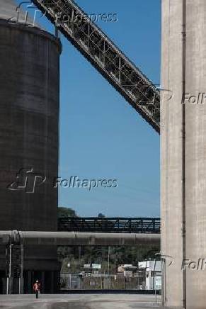 Fábrica de cimentos em Sete Lagoas (MG)