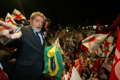 Lula em campanha para presidente em 2002