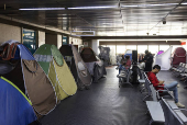 Migrantes afegãos acampados no aeroporto de Guarulhos (SP)