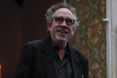 Tim Burton emerge del panteón más grande de México con clase magistral para aficionados