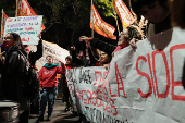 Docentes y estudiantes marchan en Buenos Aires por educación pública