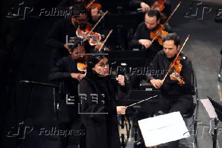 First female conductor leads Tehran's Symphony Orchestra