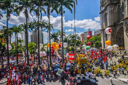 Manifestantes realizam protesto contra a Reforma Trabalhista, em São Paulo