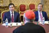 El secretario de Estado estadounidense Marco Rubio se reúne con su homólogo del vaticano, Pietro Parolin