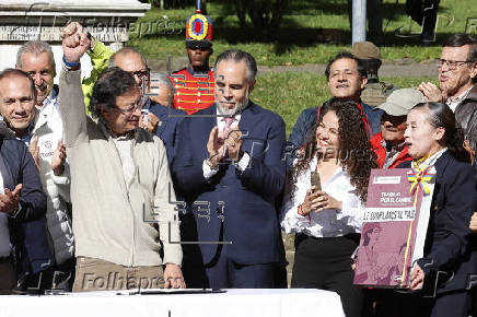 Petro firma la ley de la reforma laboral, una de sus mayores victorias legislativas