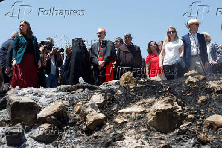 Church leaders and diplomatic envoy visit the town of Taybeh