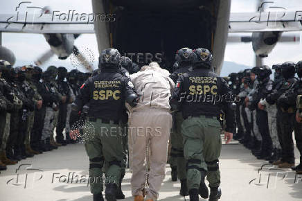 Mexico transfers cartel members to the U.S.