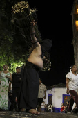 Fieles católicos realizan 'Procesión de los Cristos' al sur de México