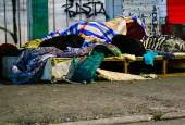 Moradores de rua enfrentam frio em SP