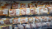 Movimentação em mercado atacadista na zona leste de SP