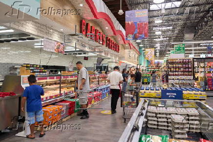 US President Donald Trump threatens further tariffs against Mexico