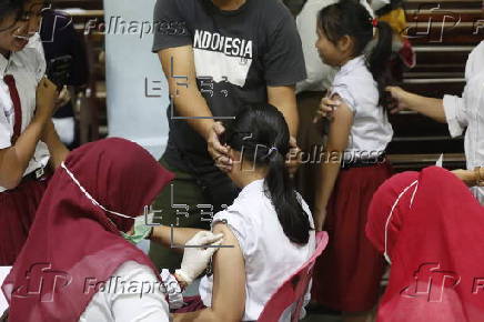 Cervical cancer and rubella vaccination for school children in Aceh