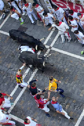Los peligrosos Cebada Gago protagonizan el segundo encierro de los Sanfermines