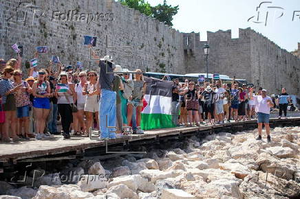 Protest against the arrival of an Israeli cruise ship in Rhodes