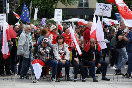 Poland's ruling party hosts 'Patriotic March' in Warsaw