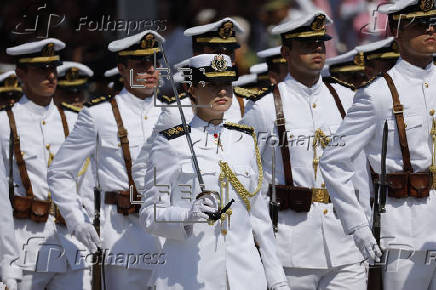 Los reyes y la infanta Sofía asisten a la entrega de reales despachos a los nuevos oficiales en la Academia Naval de Marín